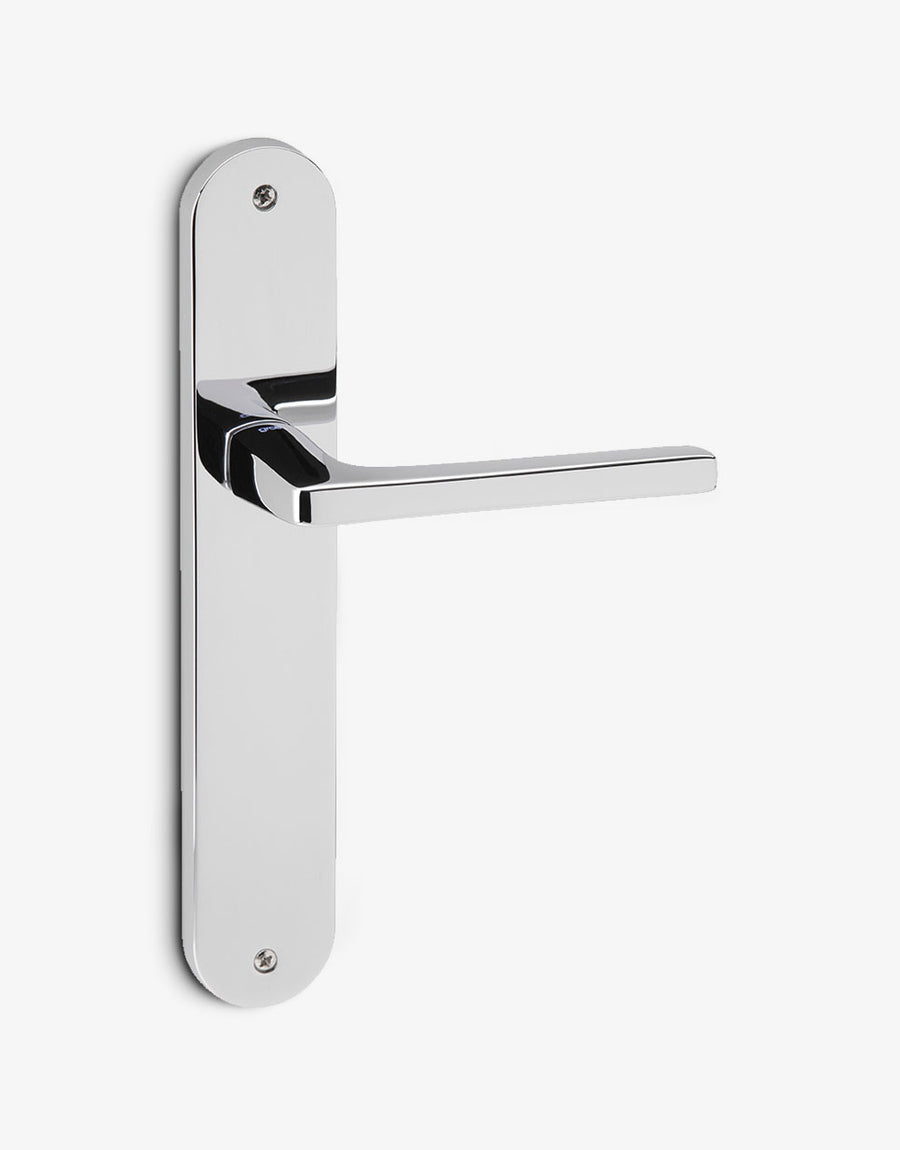 Log.gic lever handle set on an oval backplate