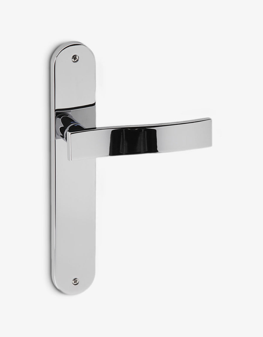 Swim lever handle set on an oval backplate