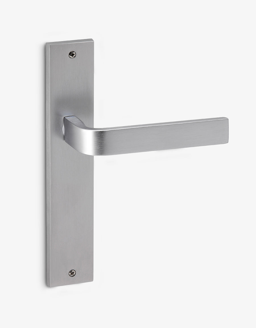 Slim lever handle set on a rectangular backplate