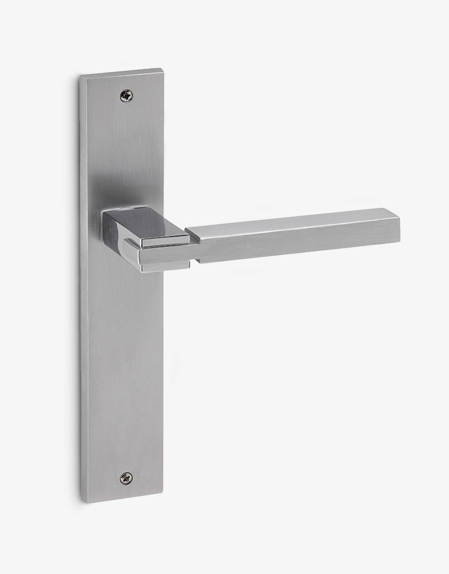 Quadra lever handle set on a rectangular backplate