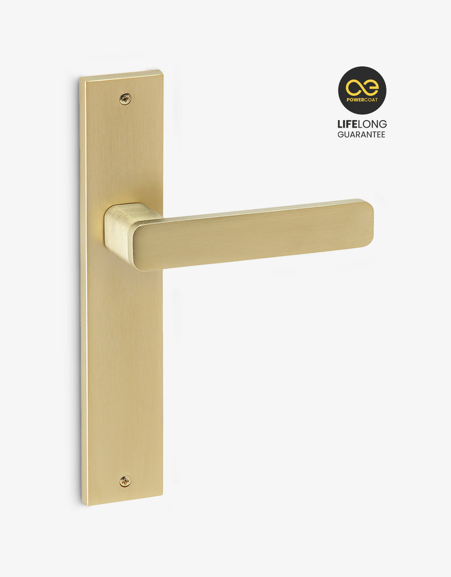 Flow lever handle set on a rectangular backplate