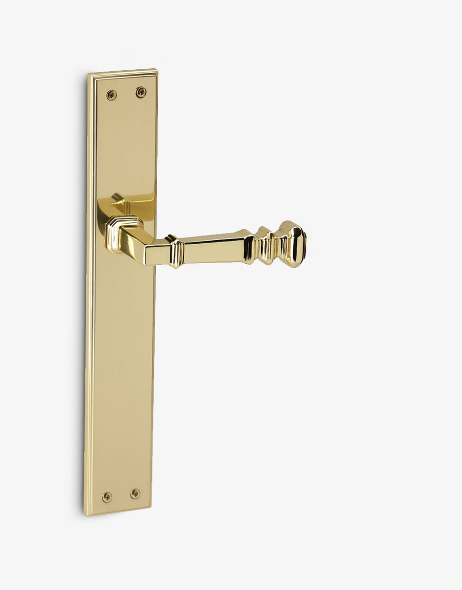 Otto lever handle set on a rectangular backplate
