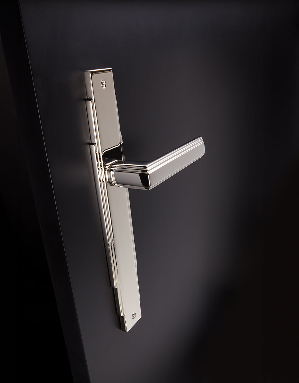 Atelier New York handle on an exclusive backplate – Groël