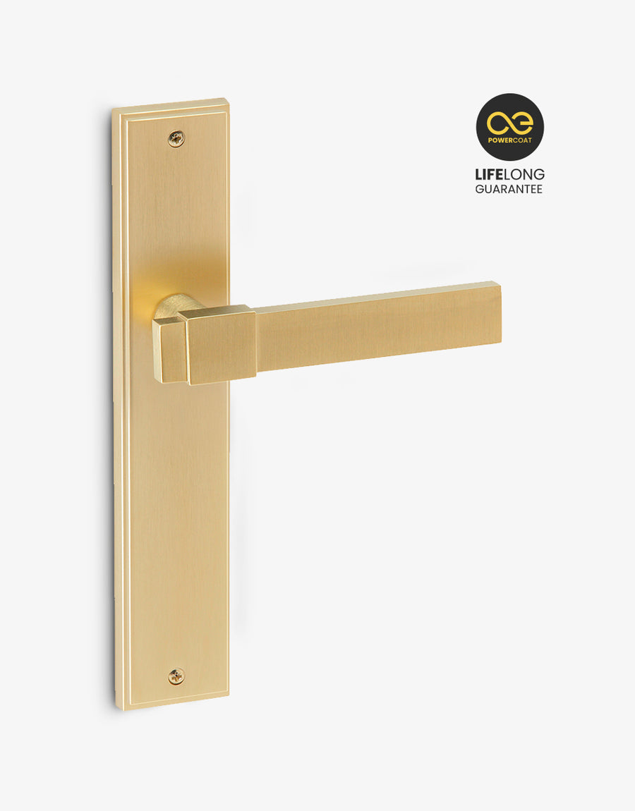 Nonna lever handle set on a rectangular backplate