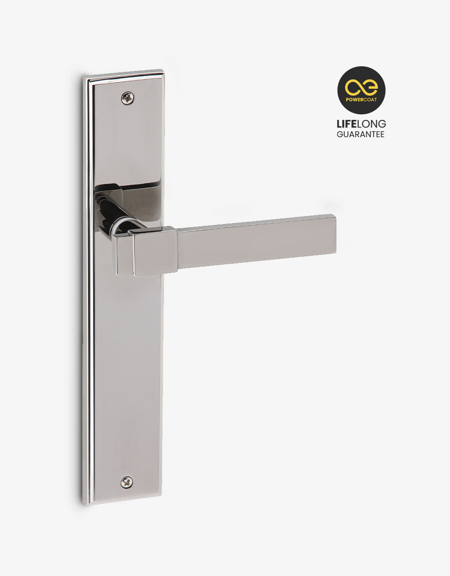 Nonna lever handle set on a rectangular backplate