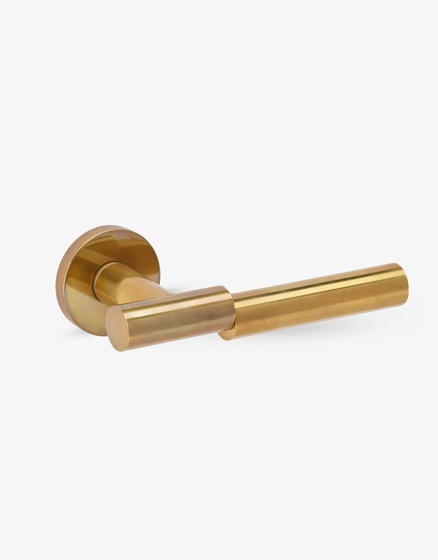 Shift door handle set on round rose