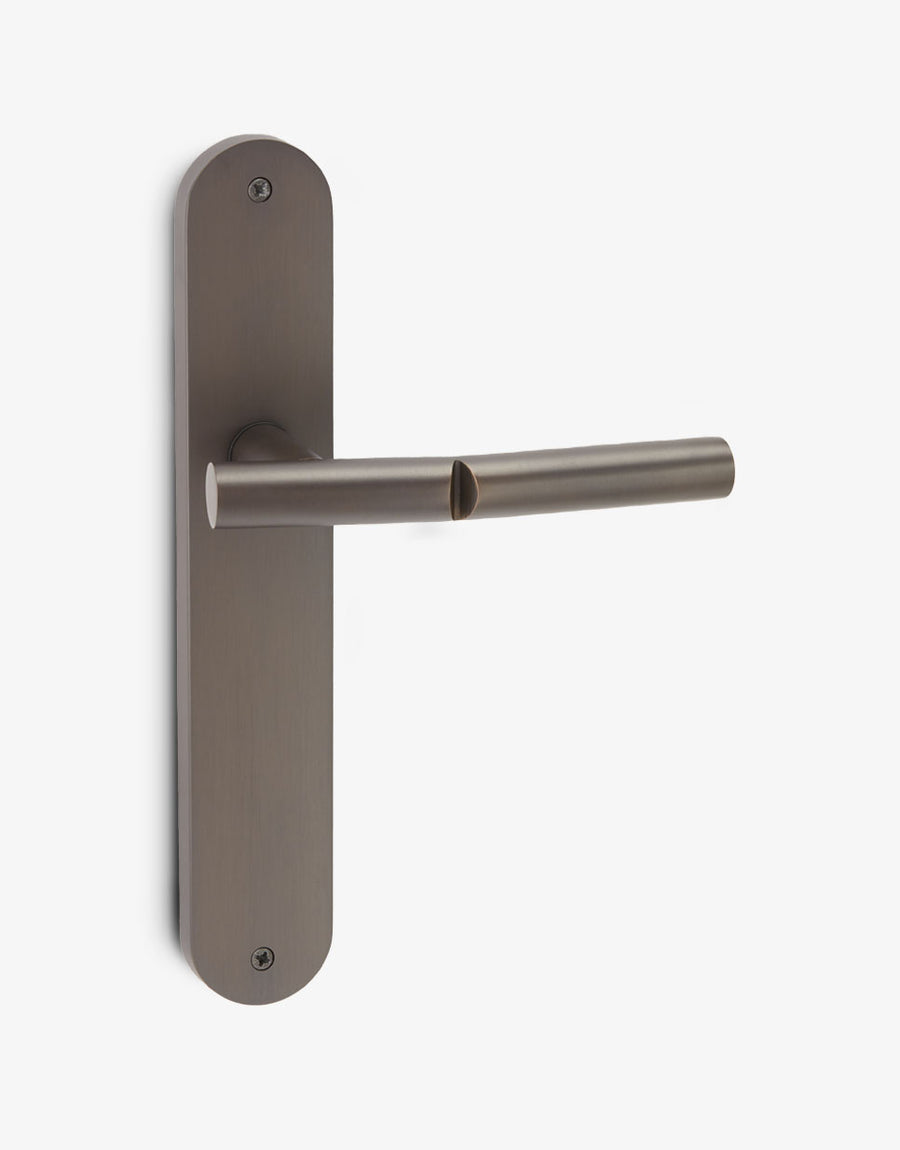 Snap door handle set on round rose