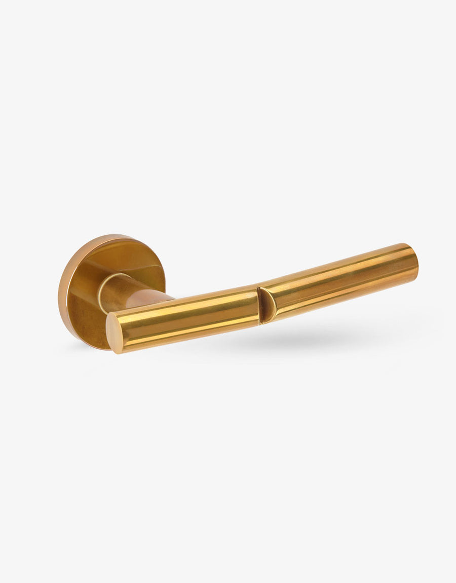 Snap door handle set on round rose