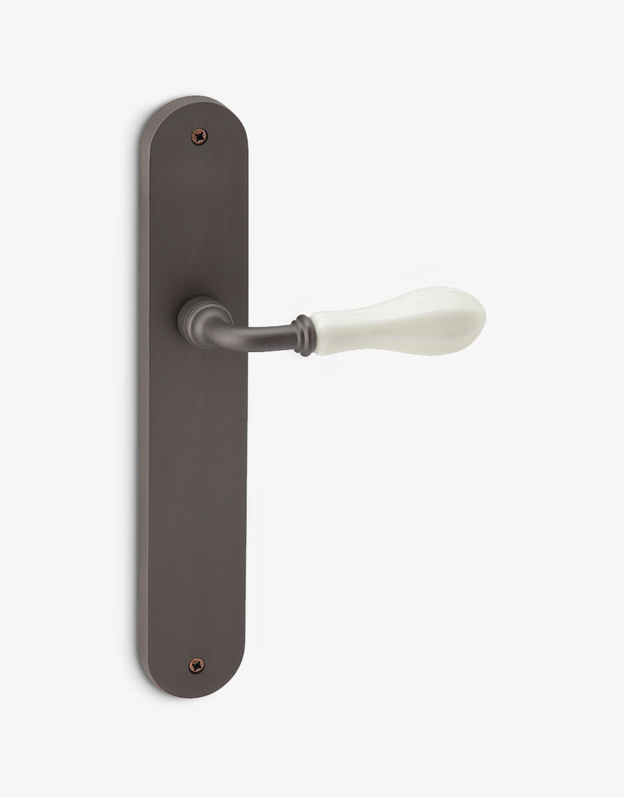 Dev lever handle set on oval backplate