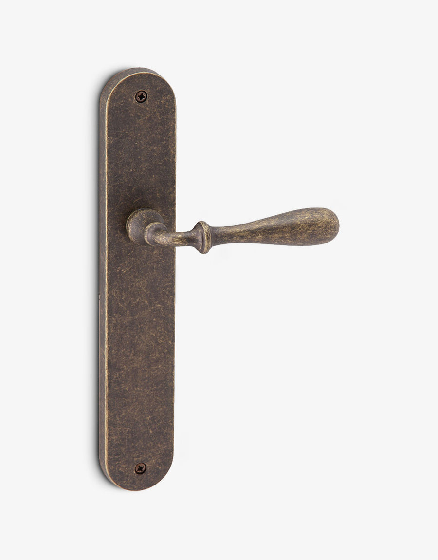 Kilto lever handle set on oval backplate