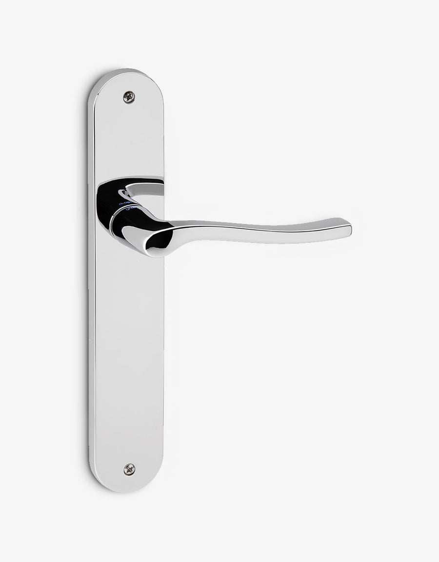 Nina lever handle set on an oval backplate