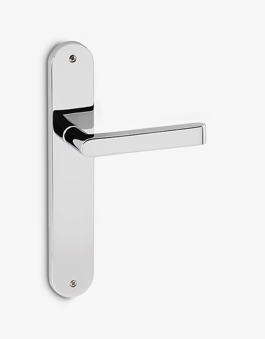 Ipnos lever handle set on an oval backplate