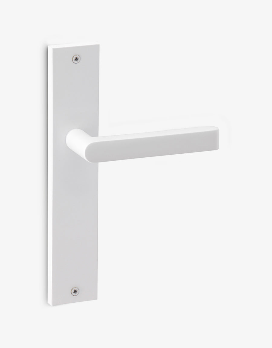 Ipnos lever handle set on a rectangular backplate
