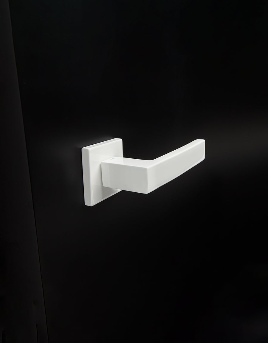 Ángolo door handle set on squared rose
